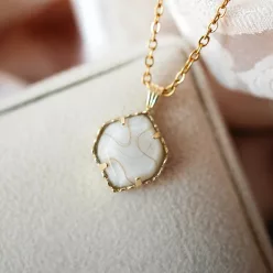 Peakem szilvamag medál - 14k arany medál 15mm 