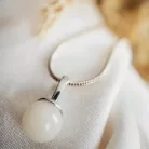 Charm Bubble B - Arany anyatejes vagy babahajas gömb gyöngy medál, függő, Charm