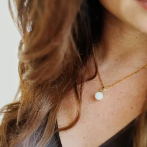 Ékszerek anyatejjel, babahajjal