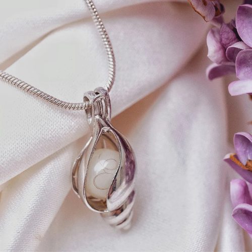 Shell Cutie - Snail-shaped openable silver pendant with 6 mm pearl - mother's milk or baby hair