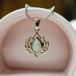 Dione Lotus anyatejes Medál