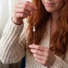 Anyafonál - ezüst köztes gyöngy karkötő anyatejjel vagy babahajjal