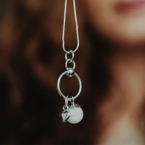 Charm Hyr - ezüst anyatejes vagy babahajas gömb medál különleges medáltartóval