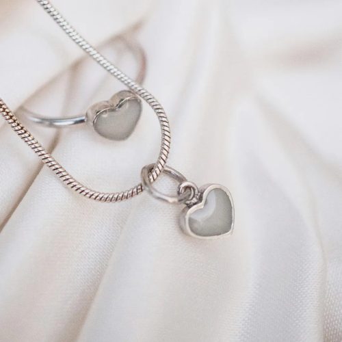 Tiny Heart Six - 5mm Szív - ezüst függő karkötő anyatejjel vagy babahajjal